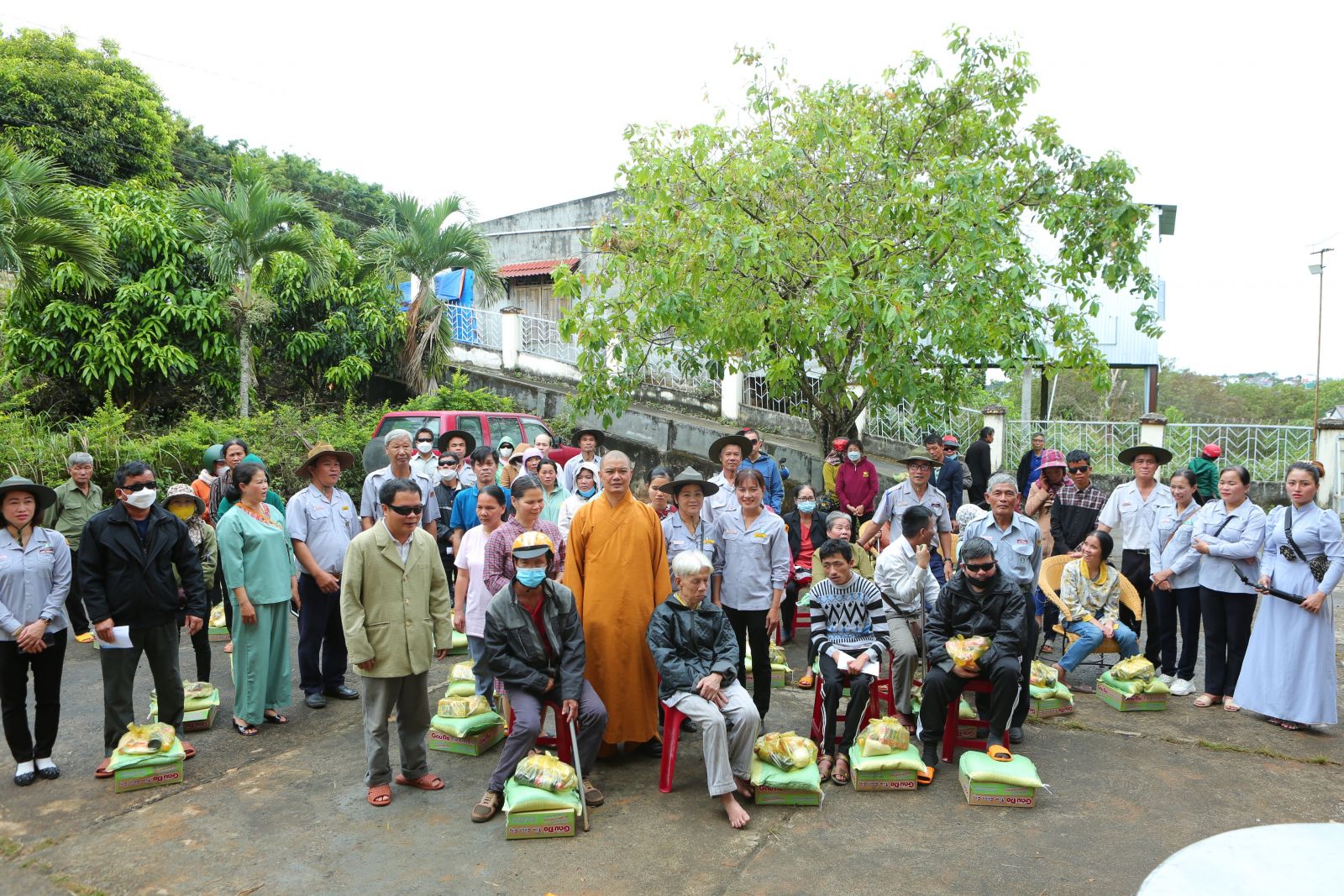 Phân Ban Gia Đình Phật Tử Đắk Nông trao quà Tết tại Hội Người Mù tỉnh Đắk Nông.