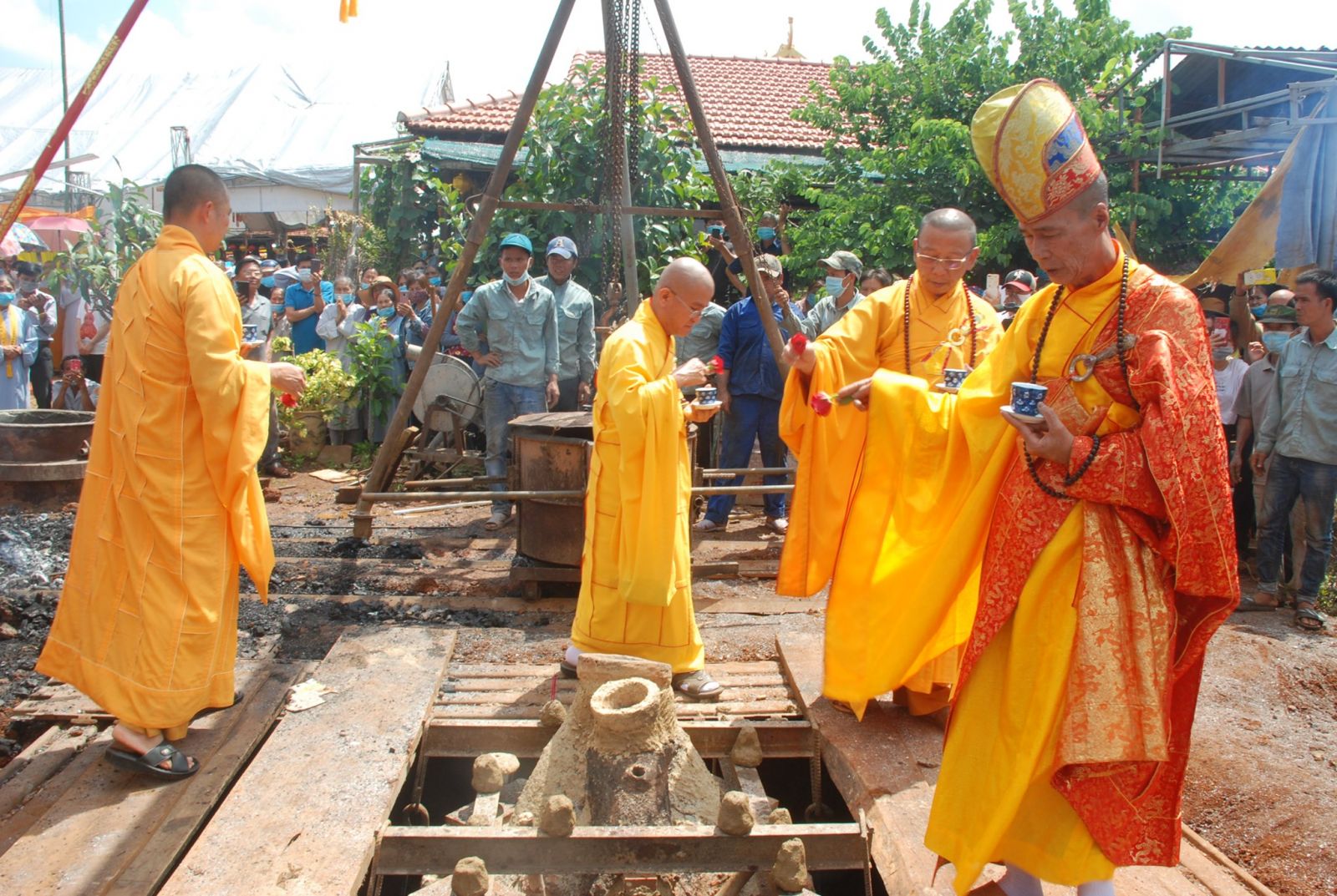 Đăk Nông: Lễ an vị kim thân Phật tổ và chú nguyện rót đồng đúc Đại Hồng Chung tại chùa Phước Viên.