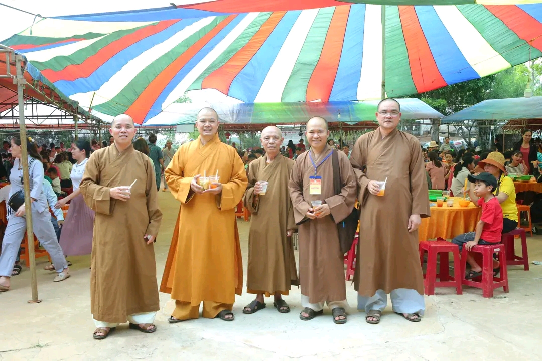Phật giáo huyện Đăk R'lấp: Tiệc Buffet Chay gây quỹ xây dựng chùa Liên Hoa.