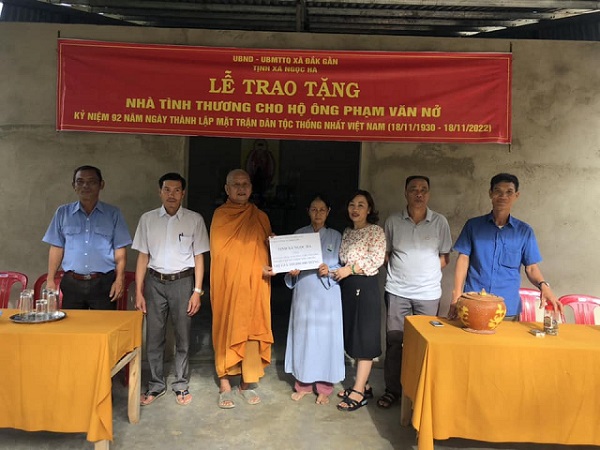 Tịnh xá Ngọc Hà trao tặng nhà tình thương tại xã Đăk Găn, huyện Đăk Mil