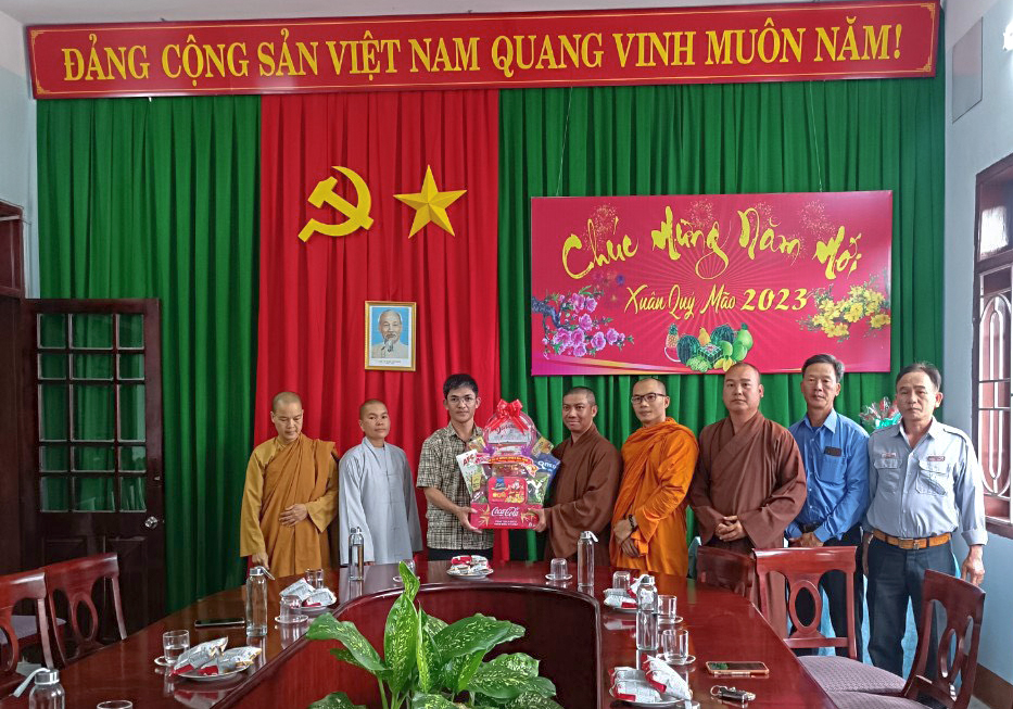 Ban Trị sự PG huyện Đắk Song đến thăm và chúc Tết xuân Quý Mão các cấp lãnh đạo huyện.