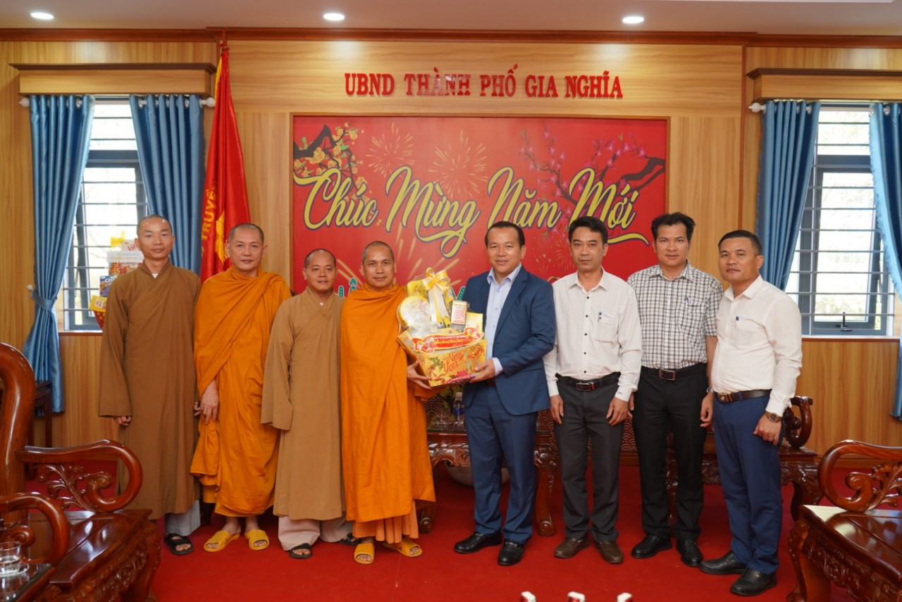 Ban Trị sự Phật giáo TP. Gia Nghĩa thăm, chúc tết các ban ngành chính quyền