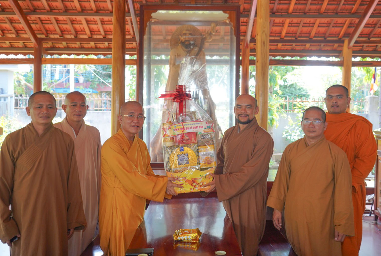 Ban Trị sự Phật giáo tỉnh và Ban Hoằng Pháp tỉnh thăm chúc mừng Phật đản PL.2567 đến Ban Trị sự các huyện