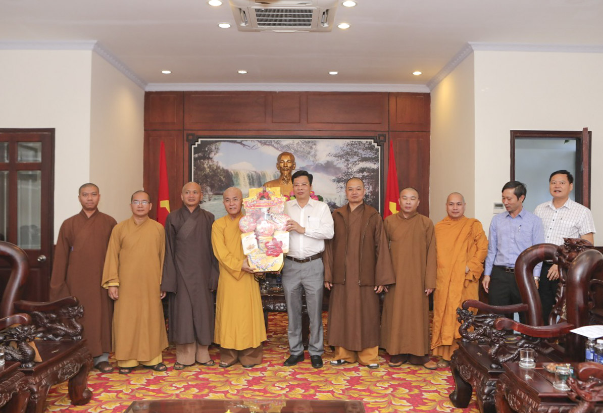 Ban Trị sự Phật giáo tỉnh thăm và chúc Tết cổ truyền Xuân Giáp Thìn các cấp Chính quyền tỉnh