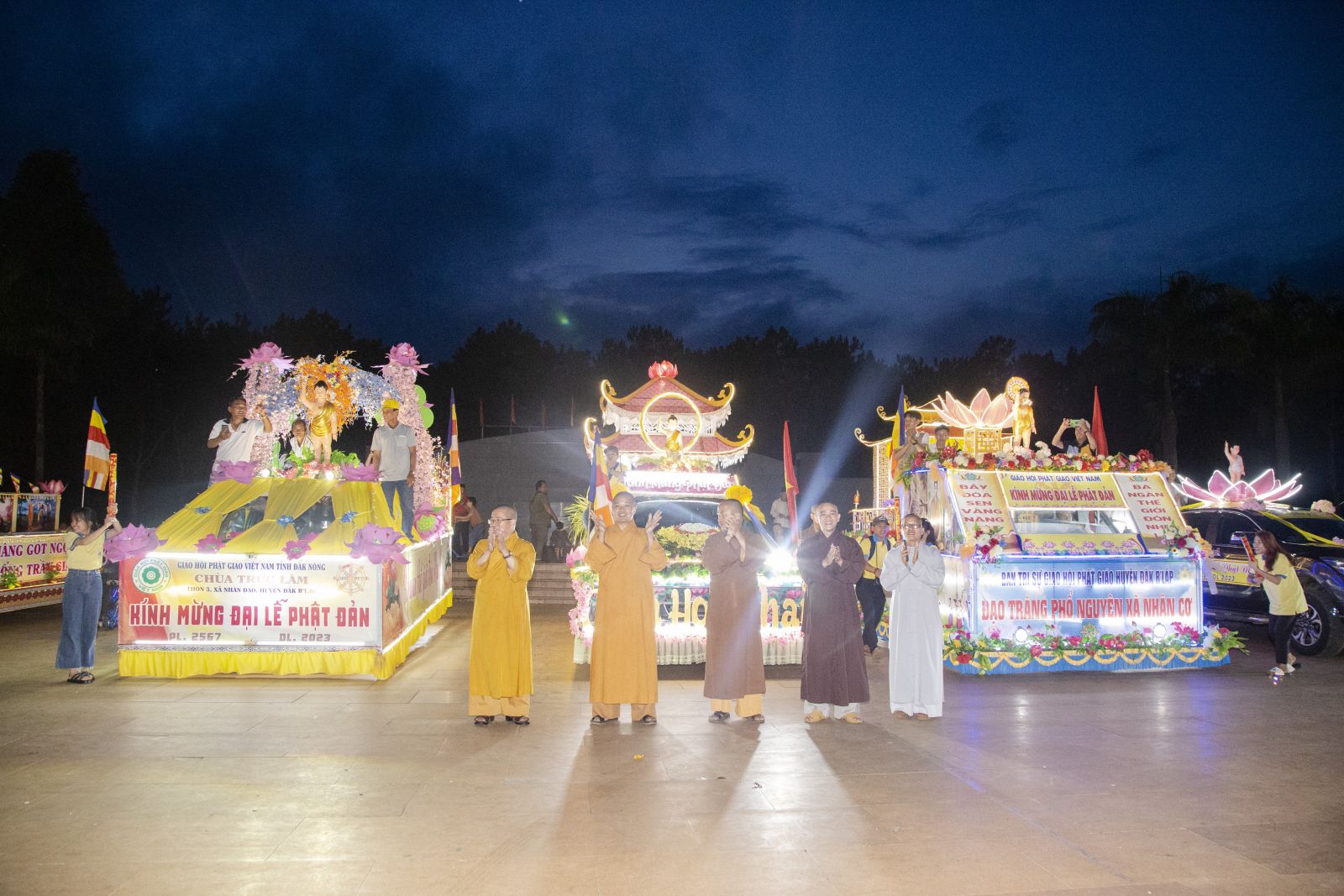 Phật giáo huyện Đăk R'lấp diễu hành xe hoa kính mừng Phật đản PL. 2567.