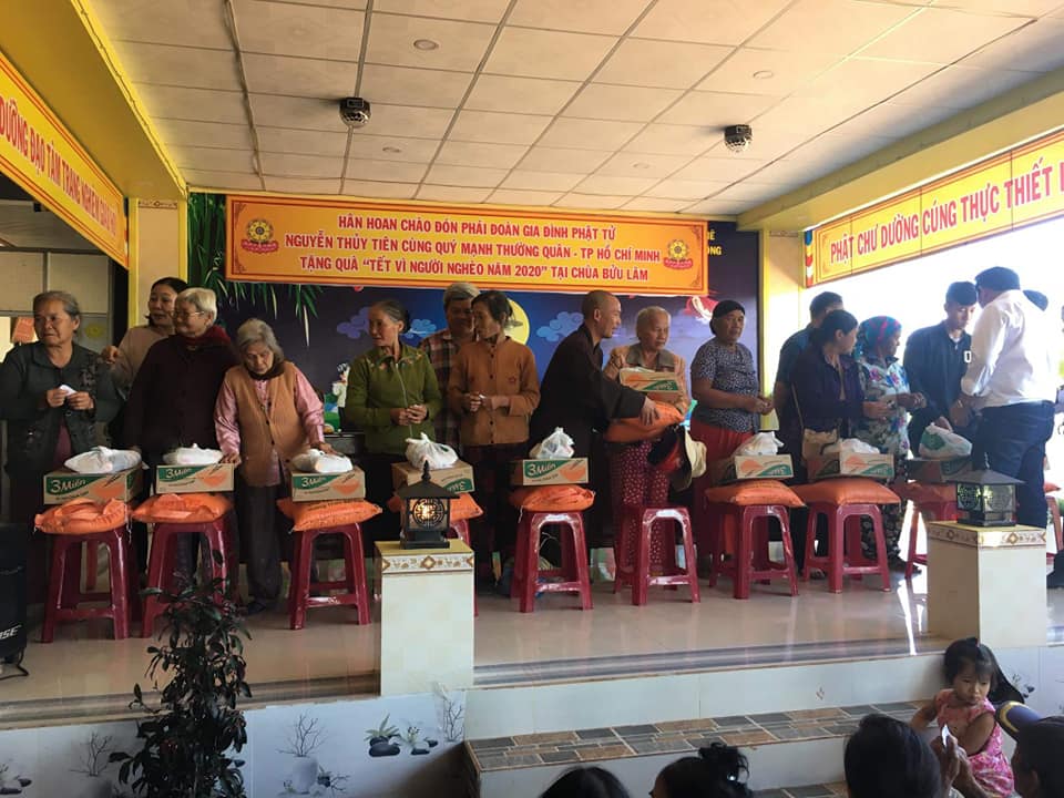 Chùa Bửu Lâm Đắk Glong tặng quà tết cho người nghèo năm 2020