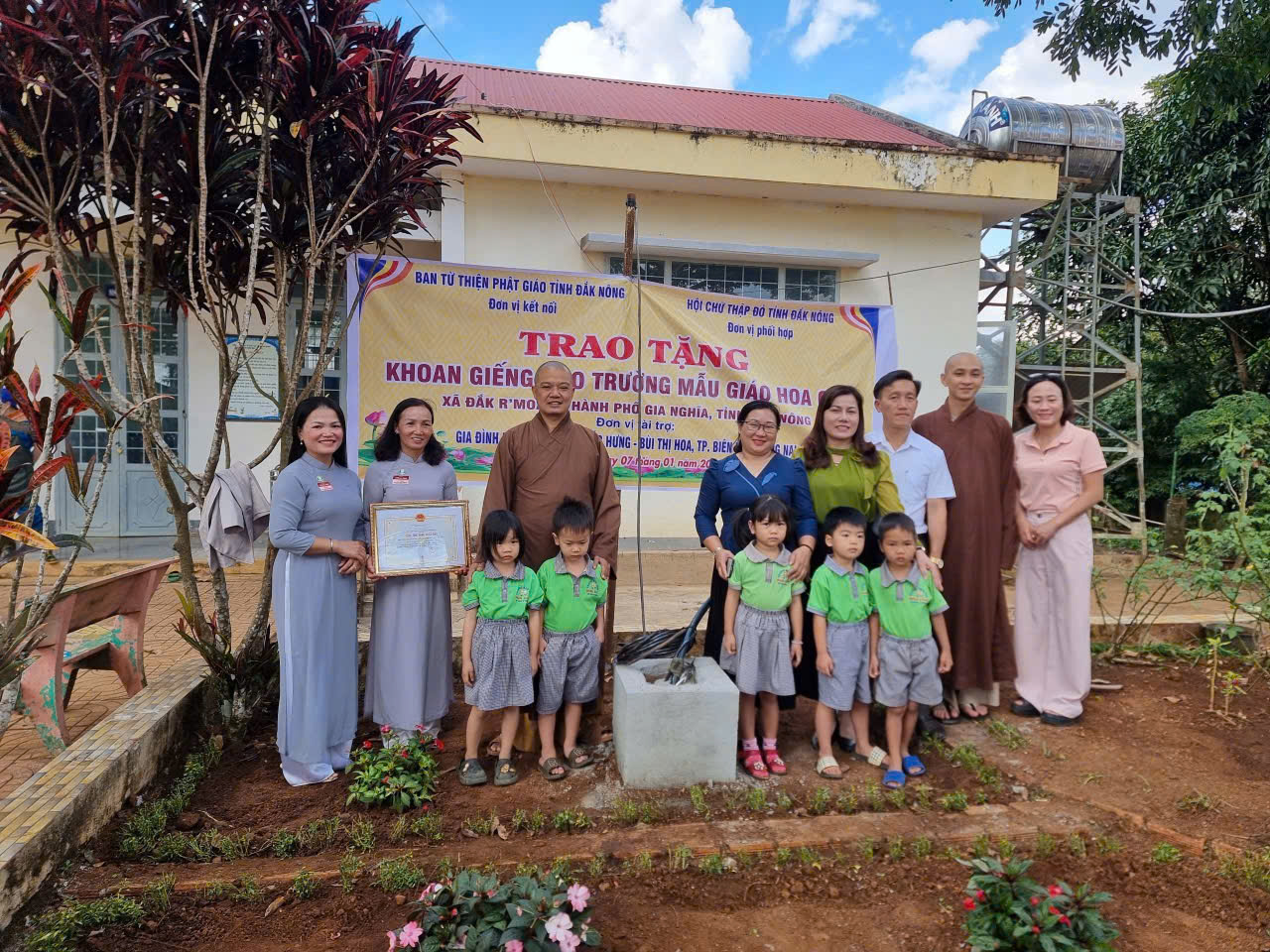 Chùa Hoa Khai- trao tặng giếng khoan cho trường mẫu giáo Hoa Cúc