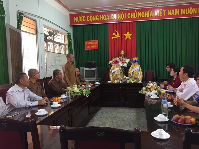 Ban trị sự PG huyện Đắk R'lấp thăm tết các ban ngành tỉnh và huyện nhà Đắk R'lâp