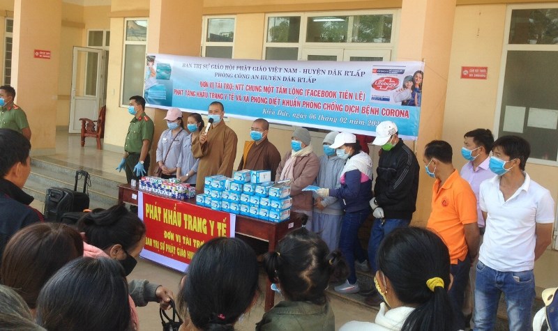 Video: BTS PG huyện Đắk R'lấp tặng miễn phí 2500 khẩu trang y tế và xà phòng, nước khử trùng
