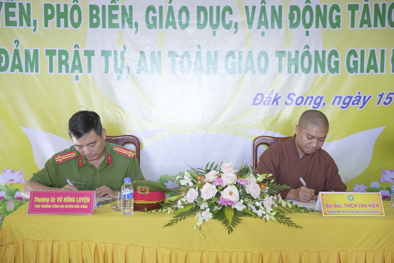 Lễ ký kết công tác Tuyên truyền tham gia bảo đảm Trật tự, An Toàn Giao Thông 2023 - 2026 giữa BTS PG huyện Đắk Song và Công an huyện