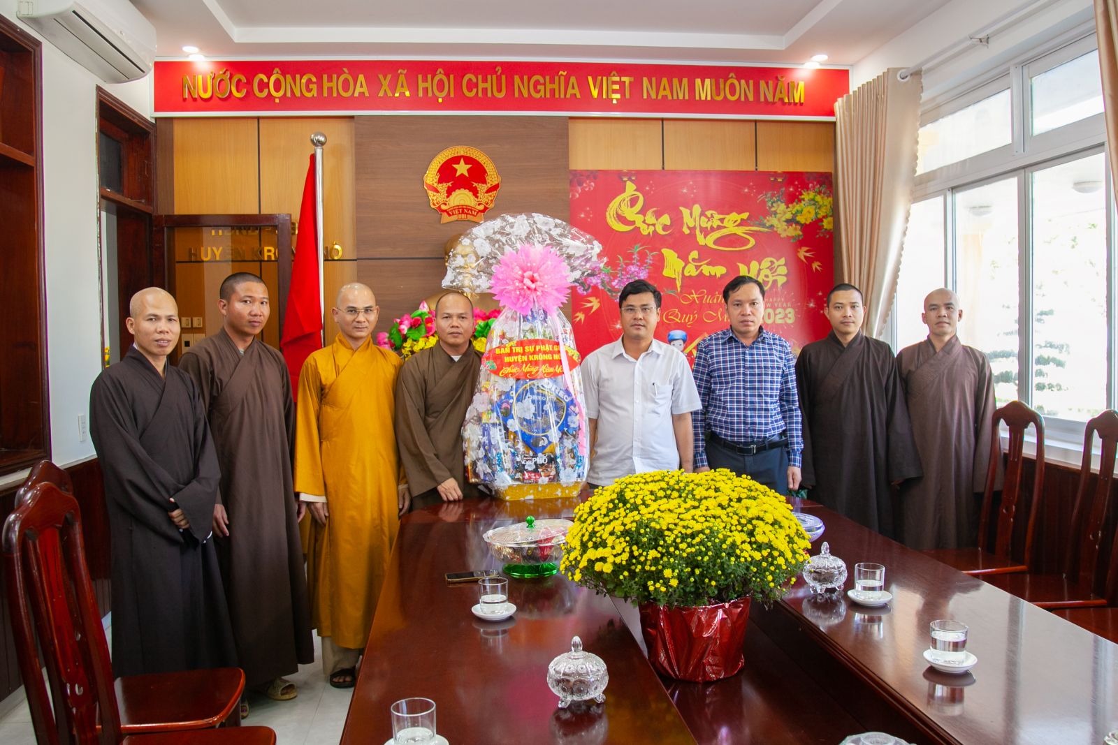 Krông Nô: Ban Trị sự Phật giáo huyện thăm, chúc Tết lãnh đạo chính quyền.