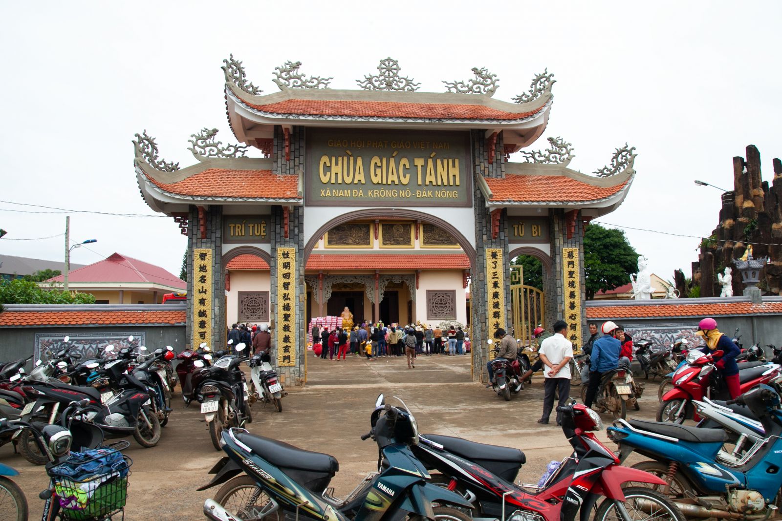 Krông Nô – BTS GHPGVN huyện kết nối nối với chùa Giác Tâm - TP Hồ Chí Minh trao tặng 400 phần quà cho người nghèo nhân dịp tết nguyên đán.