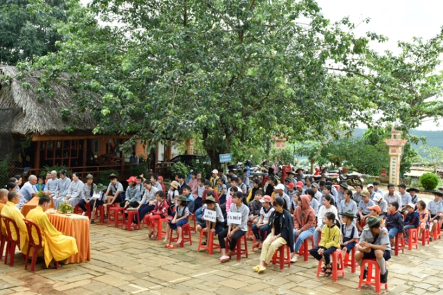 Khóa tu mùa hè cho 100 bạn trẻ tại chùa Viên Sơn-Tuy Đức