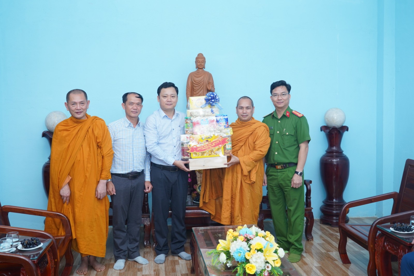 Phái đoàn lãnh đạo Thành ủy - HĐND - UBND - UBMTTQVN, Công an TP. Gia Nghĩa thăm chúc mừng Phật đản đến BTS PG thành phố 