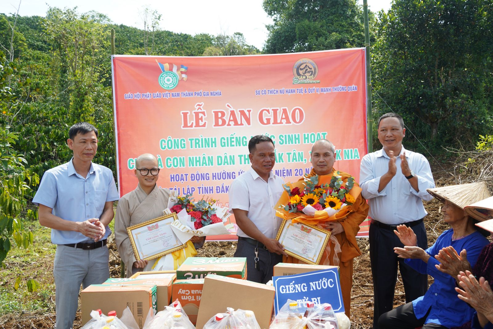 Ban Trị sự Phật giáo TP. Gia Nghĩa kết nối trao tặng giếng nước sạch cho bà con tại xã Đắk Nia