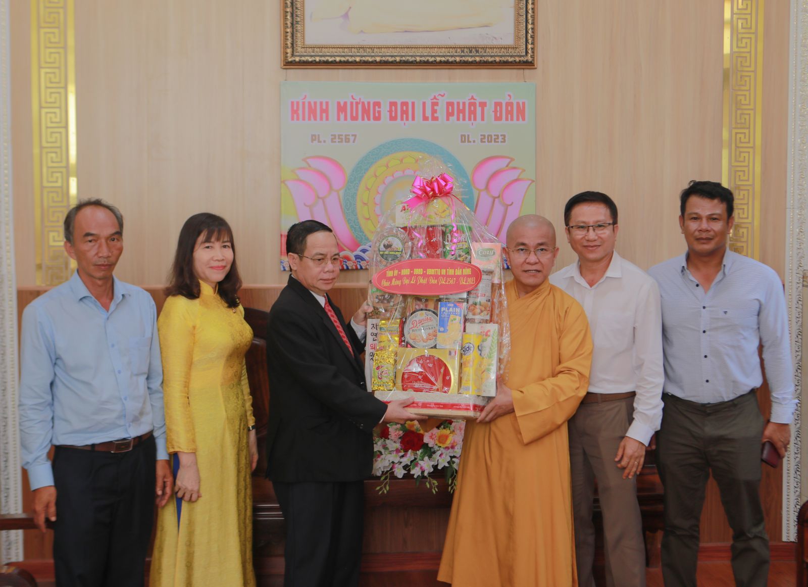 Lãnh đạo Tỉnh ủy Đắk Nông thăm và chúc mừng TT.Thích Quảng Hiền - Ủy viên HĐTS, Trưởng BTS Phật giáo tỉnh