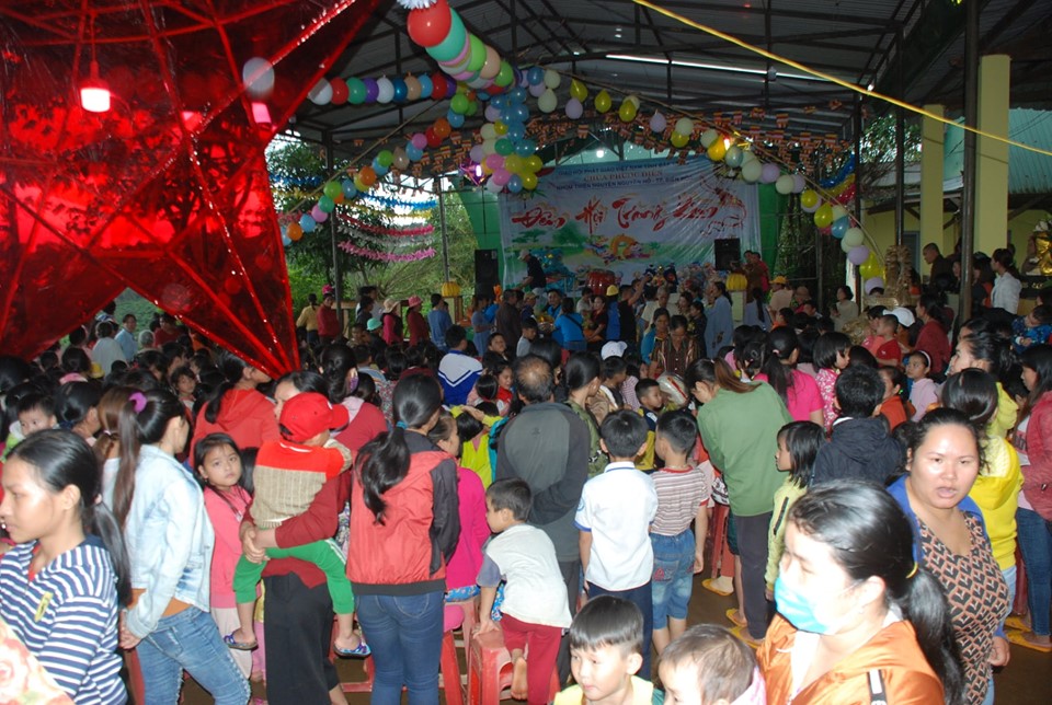 Chùa Phước Điền thị xã Gia Nghĩa tặng quà trung thu tại xã Đắk Nia