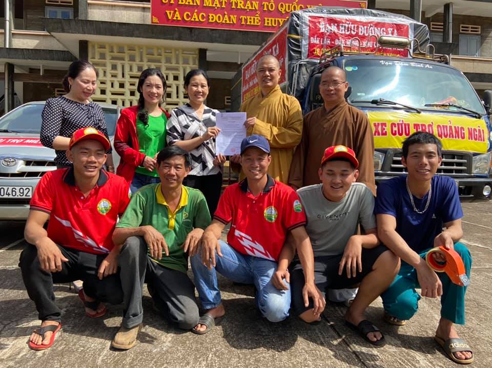 BTS PG huyện Đắk Lấp và UBMTTQ huyện nhà cứu trợ Quảng Ngãi.