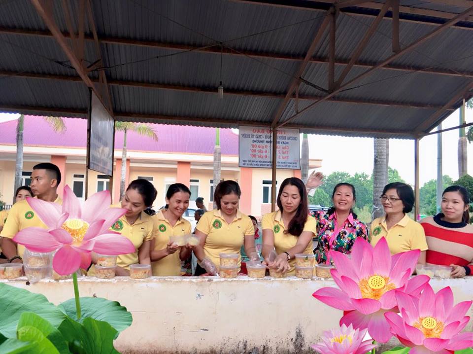 CLB Phật tử trẻ Gia Nghĩa và Bếp Cơm Nghĩa Tình tại bệnh viện tỉnh Đắk Nông
