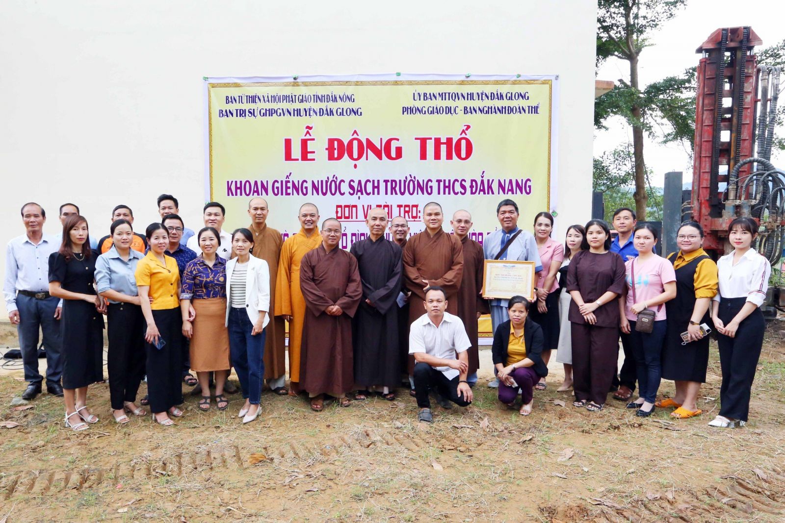 Lễ động thổ khoan giếng trao tặng trường Trung Học Cơ Sở Đăk Nang huyện Đắk G'Long