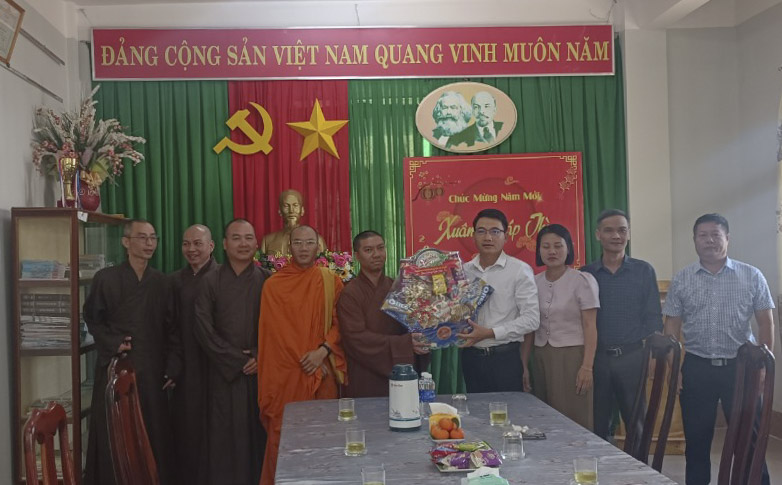 BTS PG huyện Đắk Song chúc tết Xuân Giáp Thìn đến Ban Tôn giáo và phòng PA02 Công an tỉnh Đắk Nông