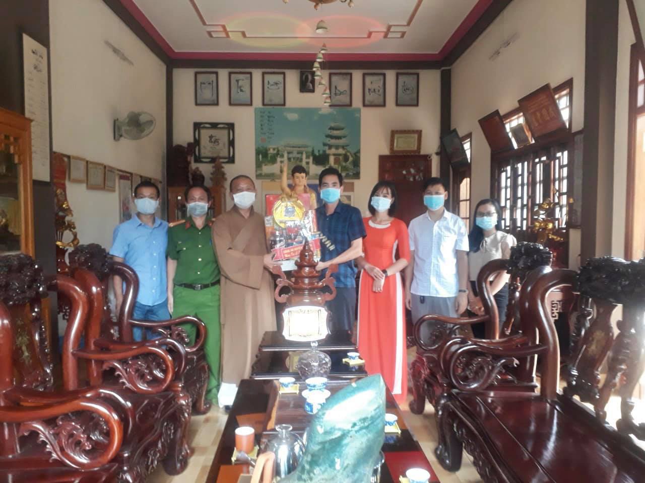 Đăk Mil: Các Ban ngành huyện ĐăkMil thăm và chúc mừng Đại lễ Phật Đản PL. 2565