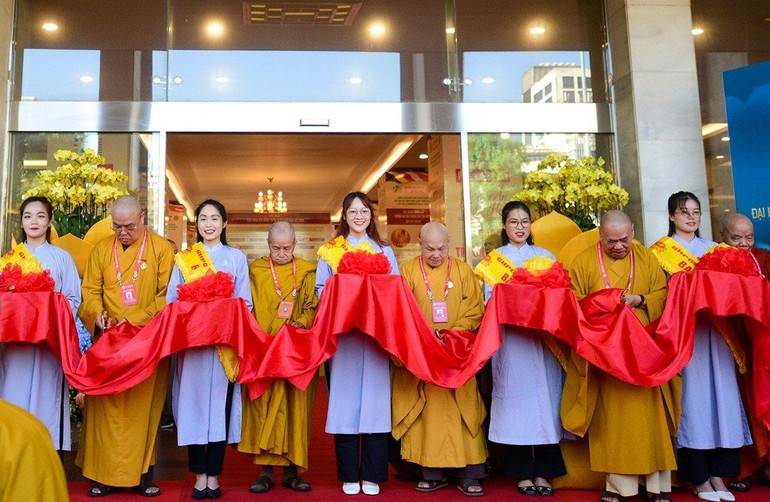 Khai mạc Triển lãm “Phật Giáo Việt Nam - Dấu Ấn Tinh Hoa” chào mừng Đại hội Phật giáo toàn quốc lần thứ IX
