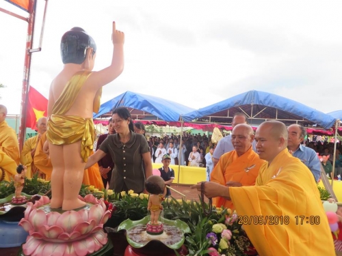 Chùa Liên Hoa thiết trí lễ đài mừng Phật Đản sanh 2018