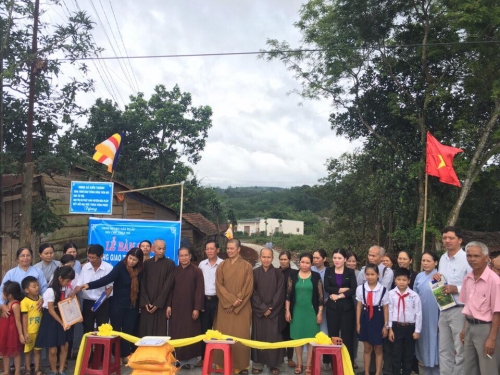 Phật Giáo huyện Đắk R'lấp làm từ thiện chào mừng Đại hội  Đại biểu Phật giáo tỉnh Đắk Nông lần thứ III