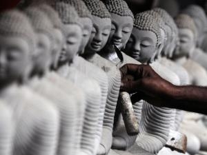 Bị phạt tù treo vì bất kính với hình tượng Phật giáo