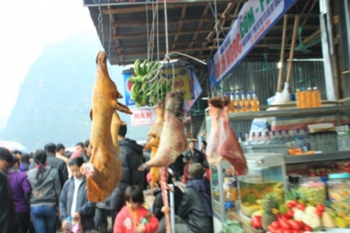 Rợn người xẻ thịt thú rừng nơi đất Phật