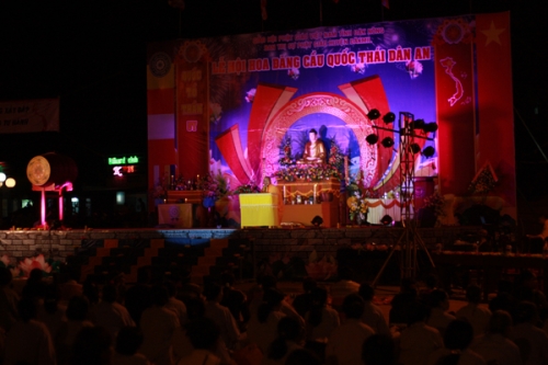 Đăk Mil: Hàng nghìn người dự lễ Hội Hoa Đăng