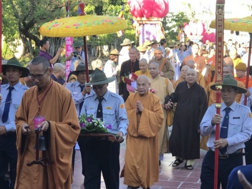 Hòa thượng Chủ tịch Hội đồng Trị chứng minh khóa  Hướng dẫn Phật tử tại  Kon Tum