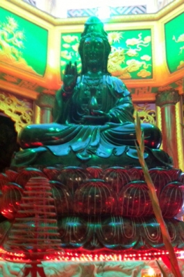 An vị tượng Phật bà Quan âm bằng ngọc lớn nhất Việt Nam