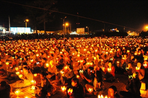 Phật giáo huyện Đăk Mil tổ chức lễ Hội Hoa Đăng cầu Quốc thái dân an