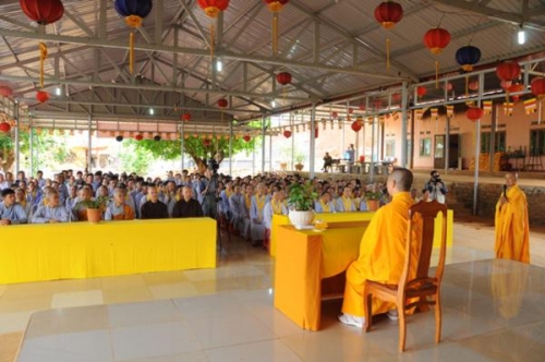 ĐĐ: Thích Thiện Thuận thuyết giảng và tặng quà  tại chùa Hoa Khai
