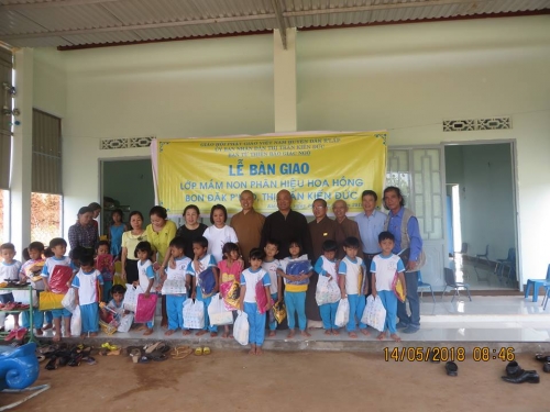 Ban trị sự Phật giáo huyện Bàn giao lớp học và giếng cho các trường trong huyện Đắk R'lấp