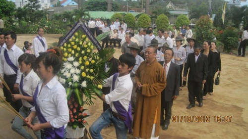BTS Phật giáo Đăk Mil viếng đám tang Linh mục Nguyễn Công Minh
