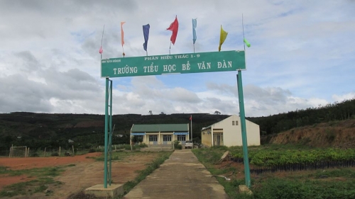 Ban Hoằng Pháp khảo sát chương trình hộ trợ xây phòng học tại Krong Nô