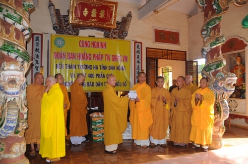 Ban Hoằng Pháp TW GHPGVN thăm trường hạ Đắk Nông và tặng quà cho đồng bào dân tộc thiểu số