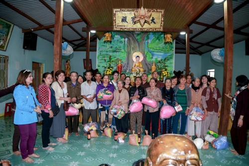 Đăk Rlâp: NPĐ Phước Quang tặng quà “Tết Vì người nghèo”