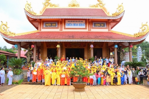 Lễ mừng thọ tại chùa Hoa Khai
