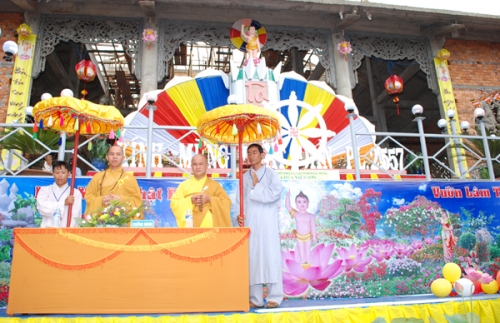 Lễ Phật đản tại chùa Viên Sơn huyện Tuy Đức