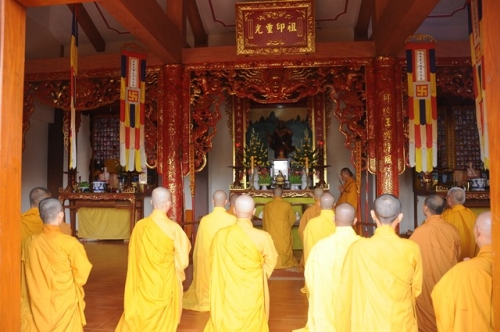 Ban Trị Sự Phật giáo tỉnh nhà tổ chức lễ Tự tứ tại Chùa Hoa Nghiêm