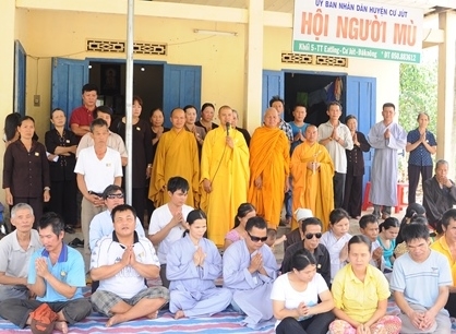Ban Hoằng Pháp tỉnh thăm hội người mù và lễ đài Phật đản tại Cư jut và Krông Nô