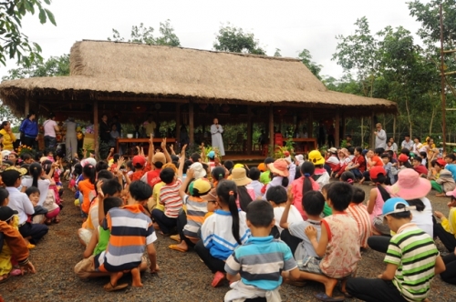 Đạo tràng Phước Viên xã Đắk Sin vui đón tết trung thu