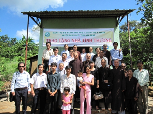 BTS PG huyện Đăk R'lấp trao tặng 2 căn nhà an lạc nhân mùa Phật Đản