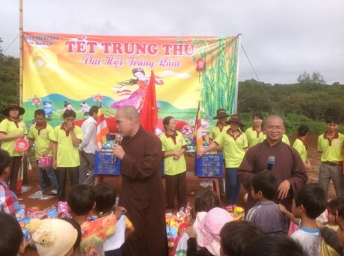 Niệm Phật đường Phước Hoa tổ chức "Vui Hội Trăng Rằm"