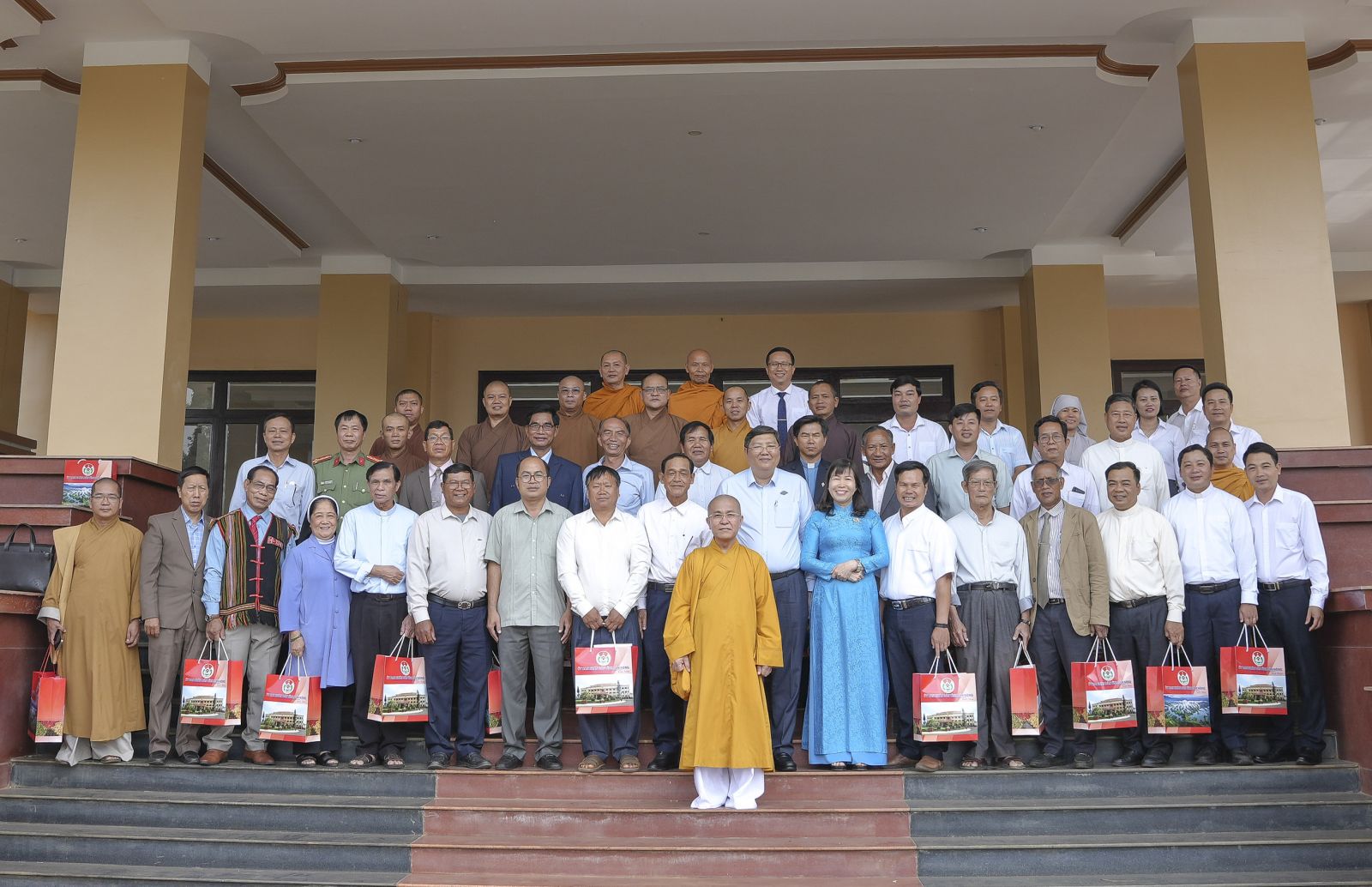 Ban Trị sự Phật giáo tỉnh tham dự buổi gặp mặt chức sắc tiêu biểu các Tôn giáo 20 năm gắn bó và đồng hành cùng tỉnh Đắk Nông do UBND tỉnh tổ chức