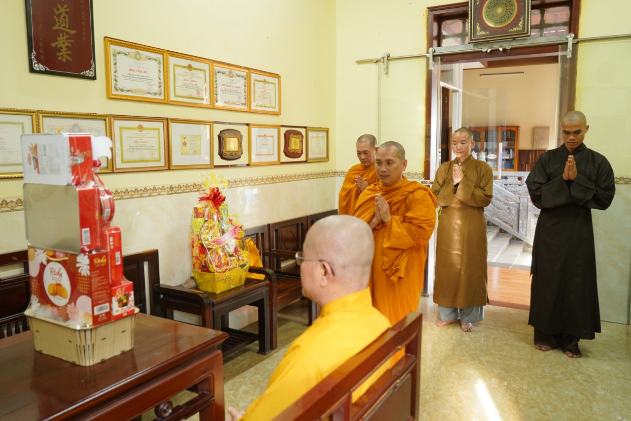 Ban Trị sự Phật giáo TP. Gia Nghĩa đảnh lễ chúc Tết TT. Thích Quảng Hiền - Trưởng BTS PG tỉnh Đắk Nông